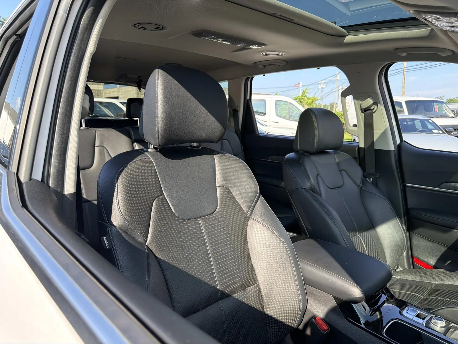 Used 2024 White Kia EX image 11