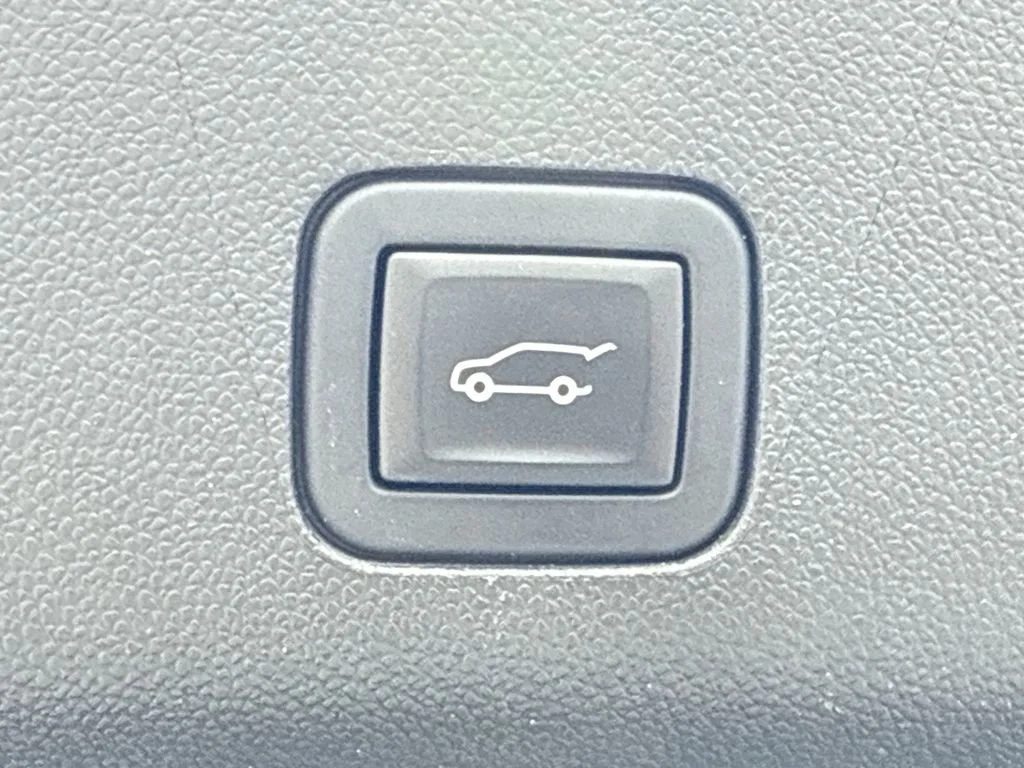 Used 2024 Onyx Black GMC Denali image 12