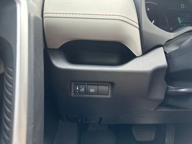 2025 Toyota RAV4 XLE - Photo 19