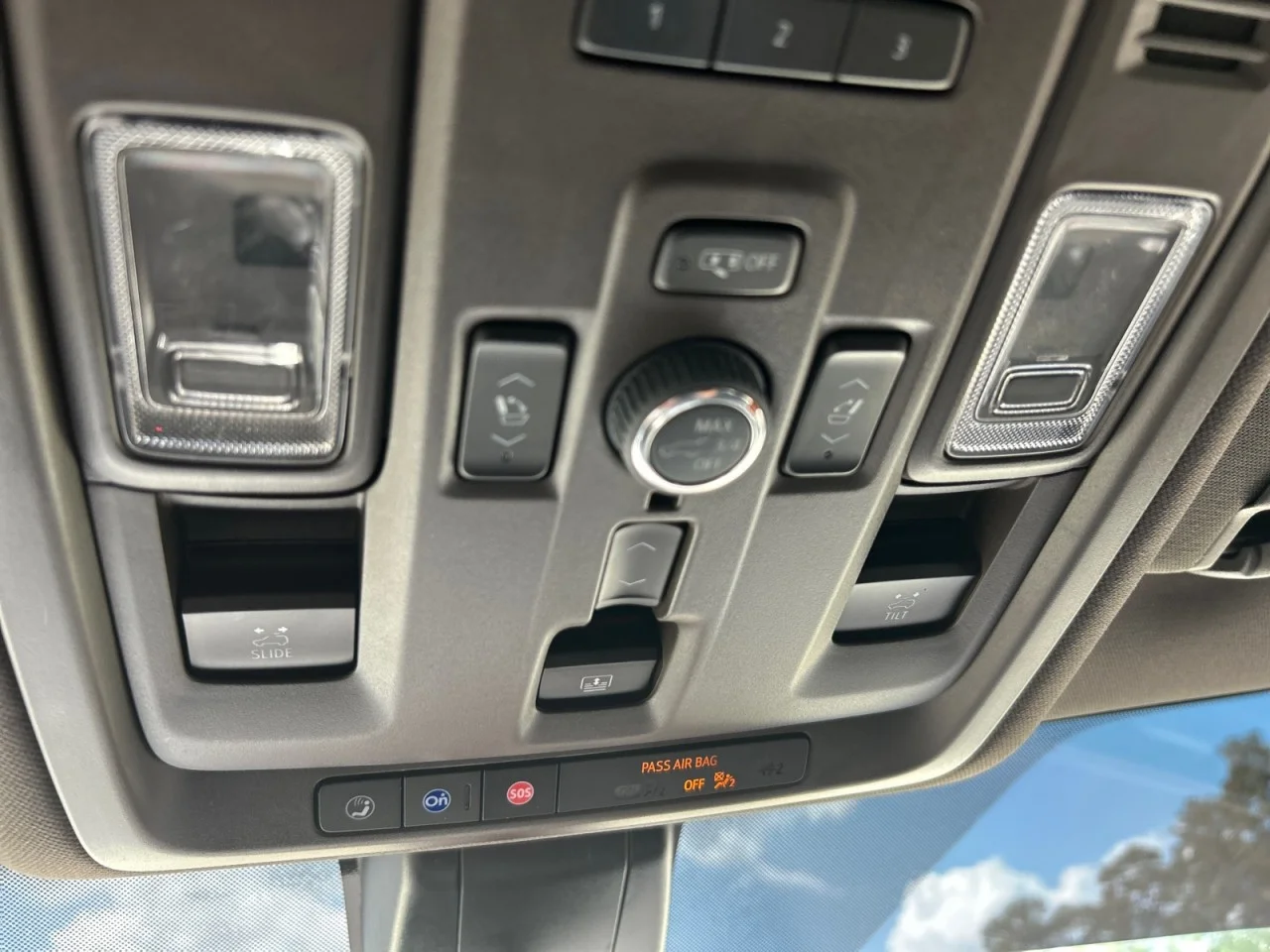 Used 2022 PEARL BEIGE METALLIC GMC Denali image 15