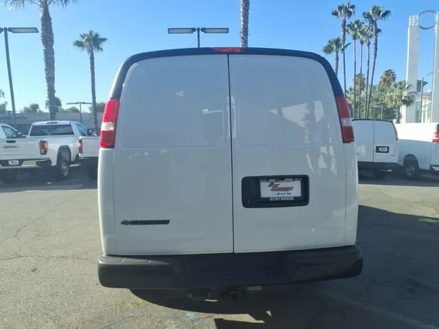 New 2026 Summit White Chevrolet WT image 9