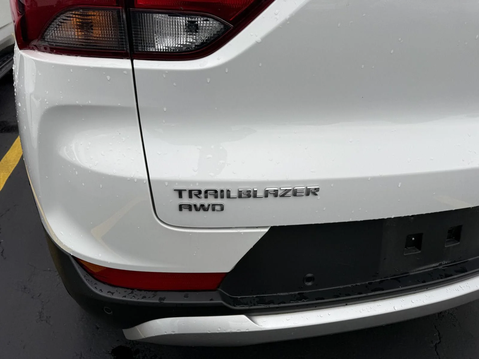 Used 2025 Summit White Chevrolet LT image 7