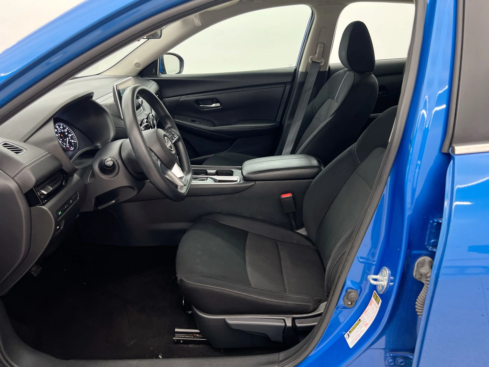 Used 2024 Blue Nissan SV image 9
