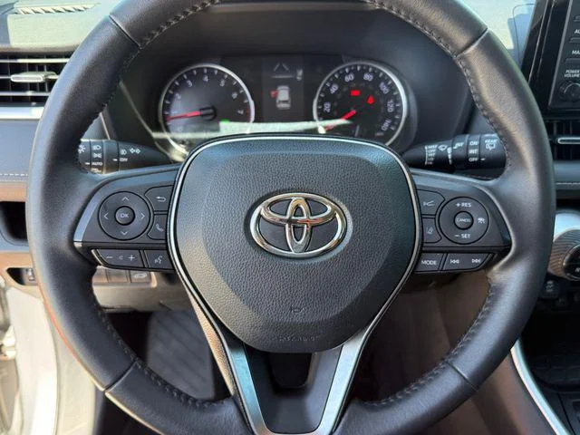 Certified Used 2022 SILVER SKY METALLIC Toyota XLE Premium image 16