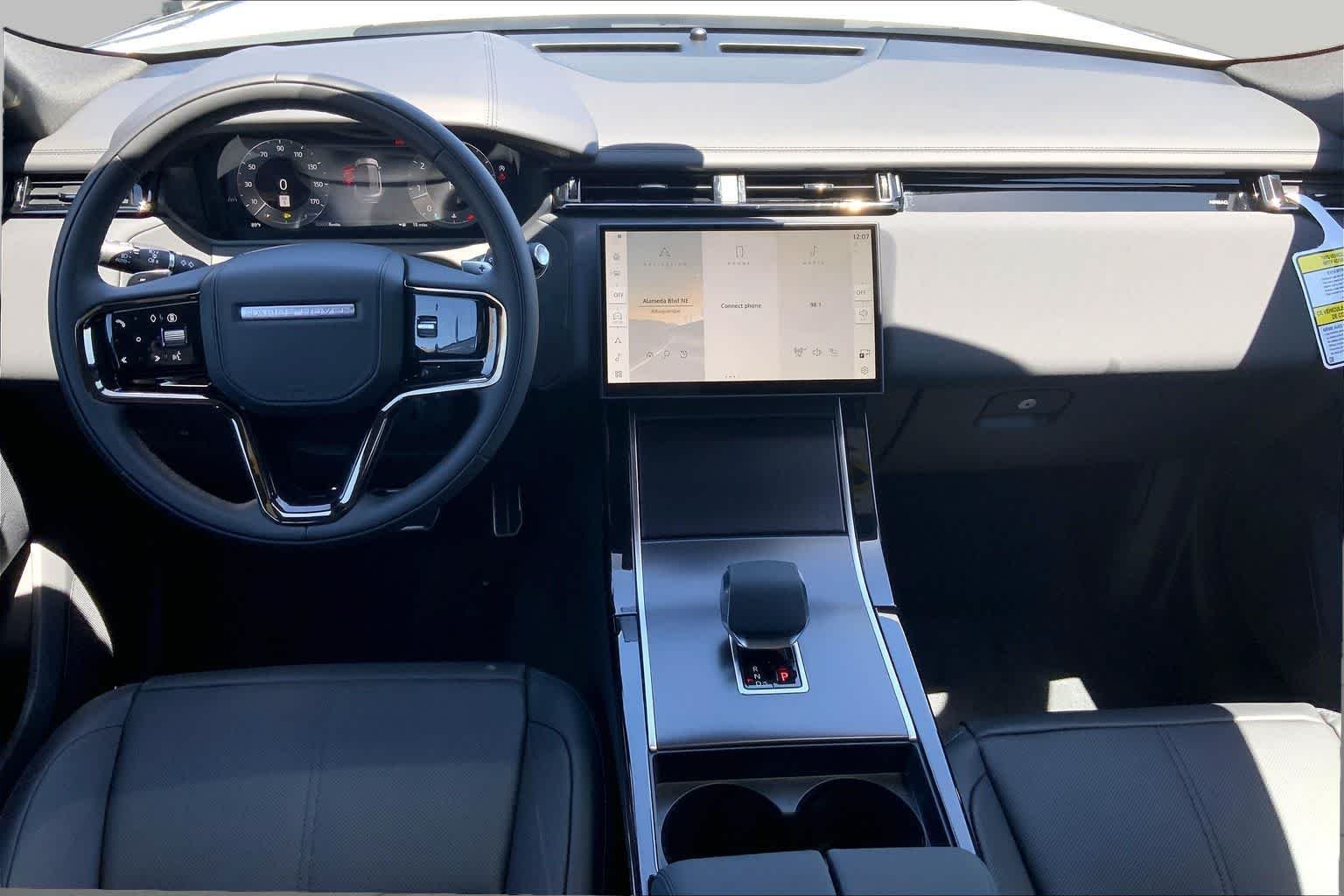 New 2026 Fuji White Land Rover Dynamic SE image 5