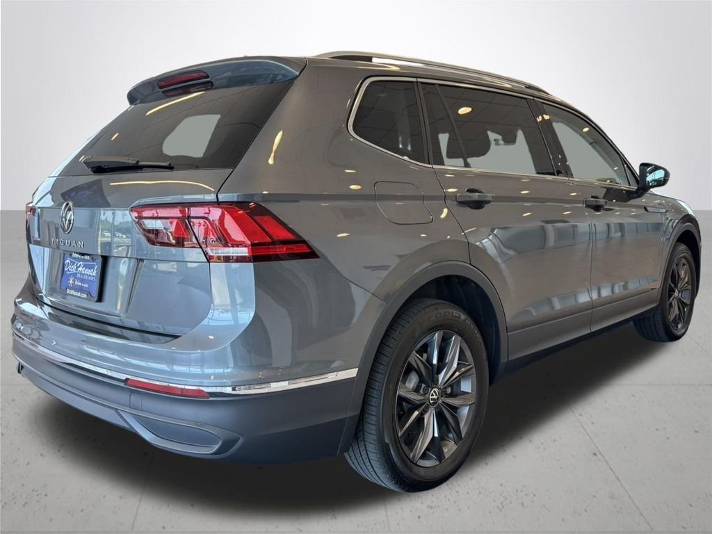 Used 2023  Volkswagen 2.0T SE image 7