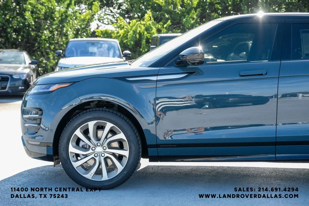 New 2026 Tribeca Blue Metallic Land Rover Hoxton Edition image 9