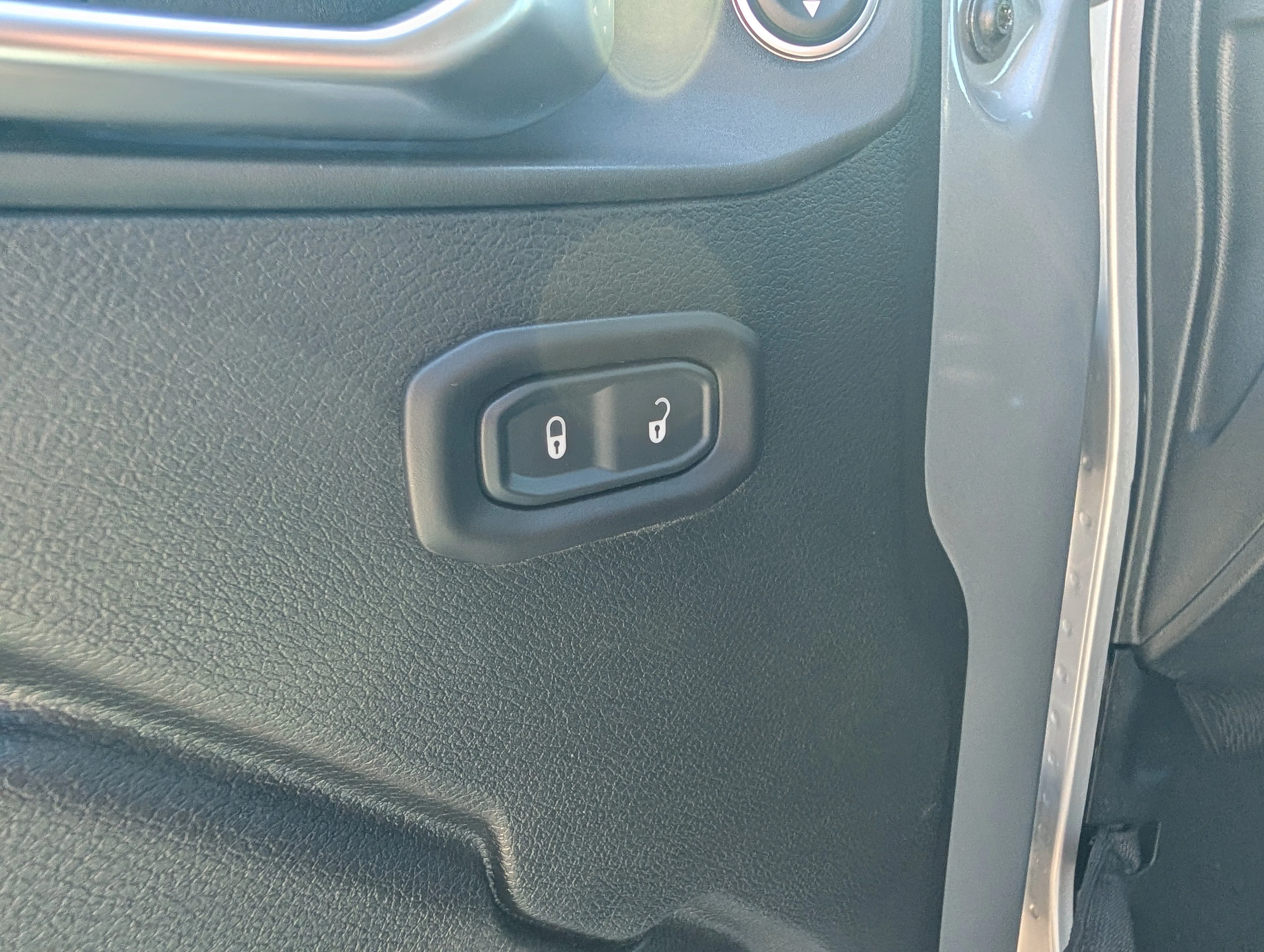 Used 2020 Billet Silver Metallic Clearcoat Jeep Sport S image 22