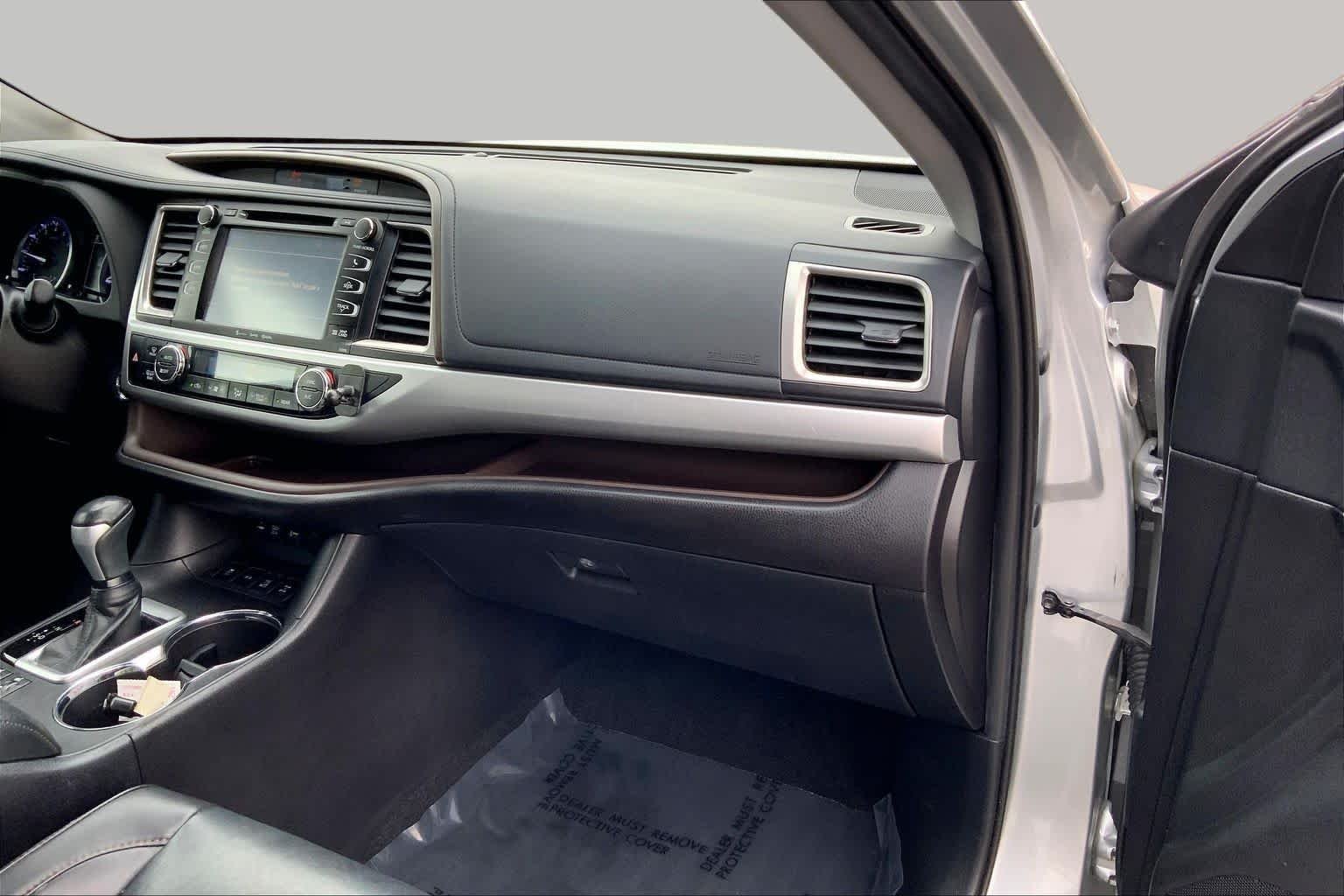 Used 2019 Celestial Silver Metallic Toyota XLE image 16