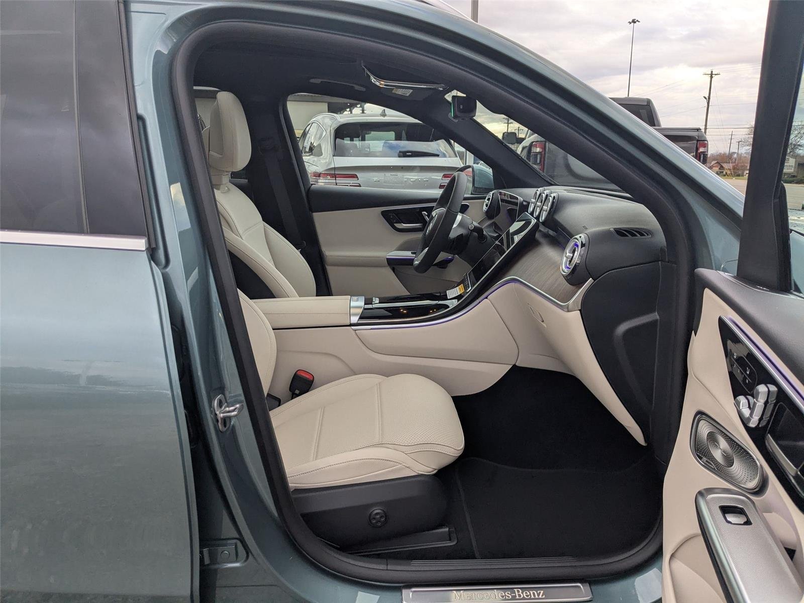 New 2026 Verde Silver Metallic Mercedes-Benz GLC 300 image 34