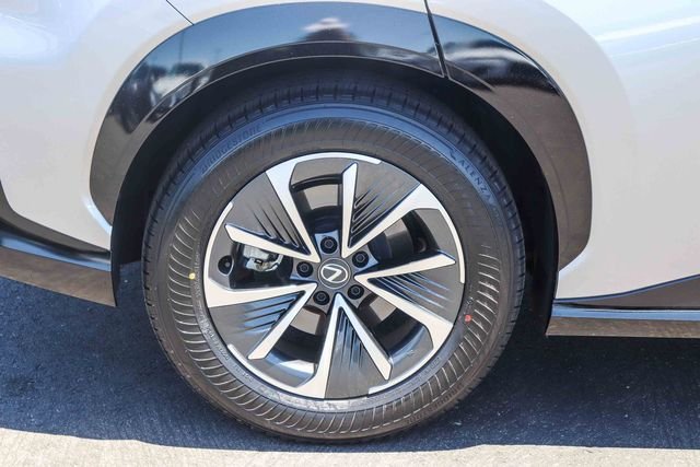 Certified Used 2024 IRIDIUM Lexus 300e Premium image 9