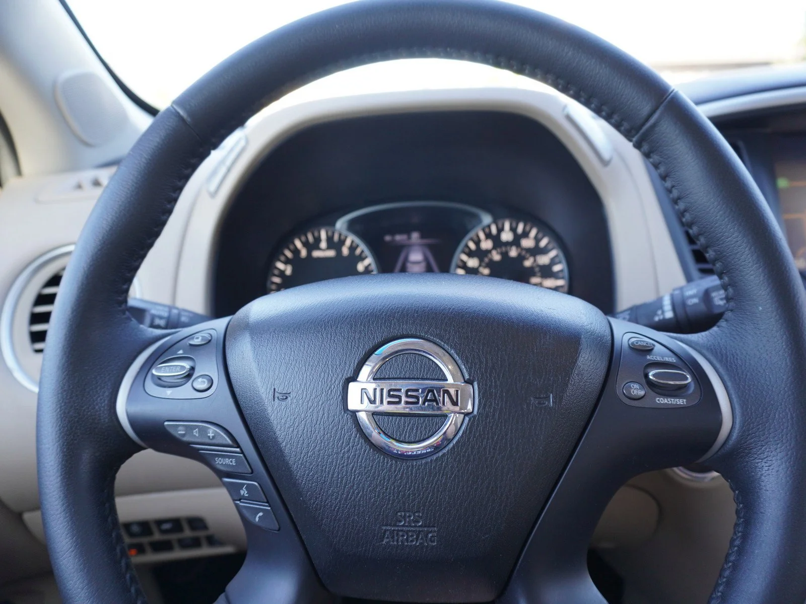 Used 2016 Pearl White Nissan Platinum image 25
