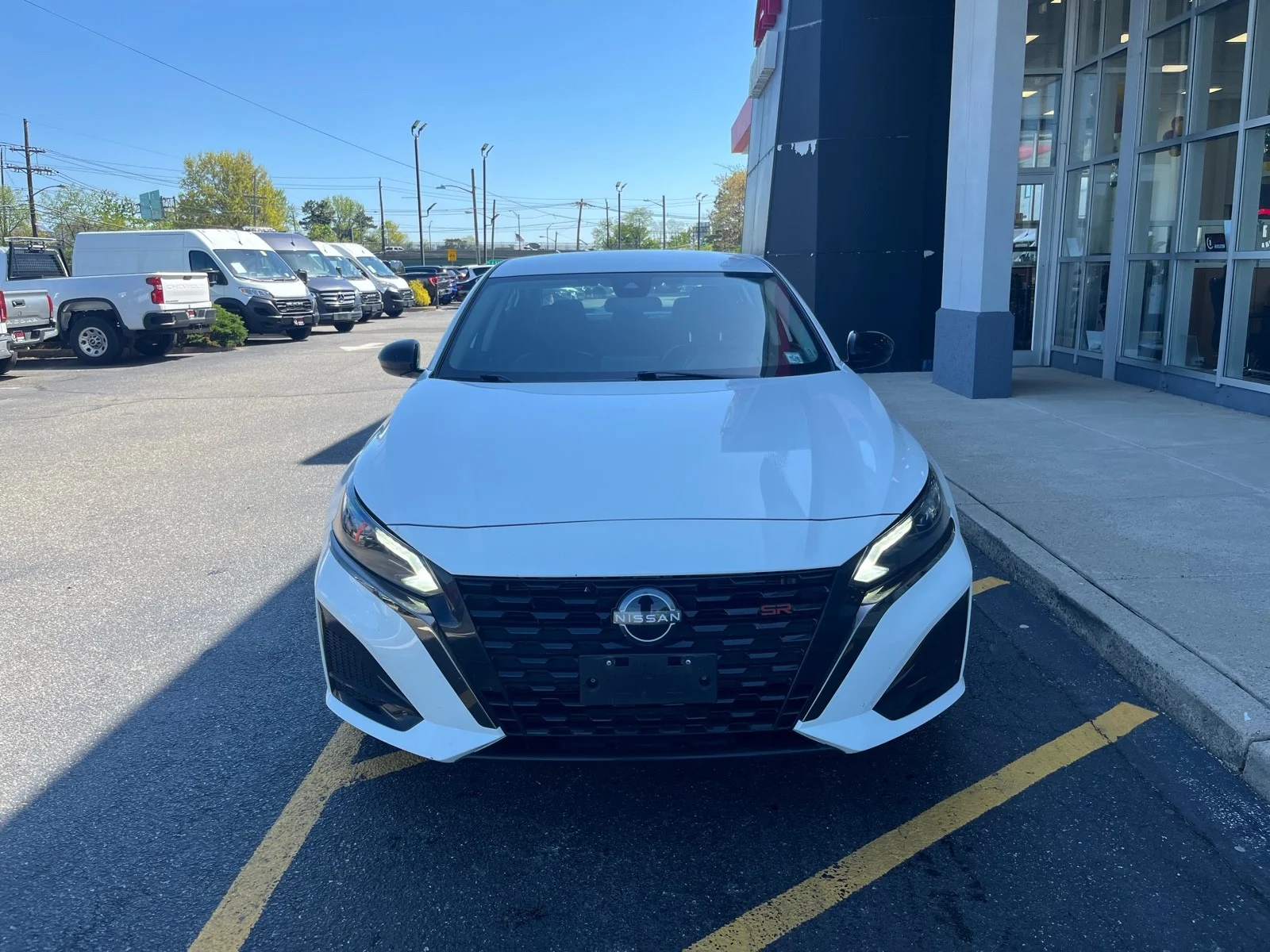 Used 2024 Glacier White Nissan 2.5 SR image 3