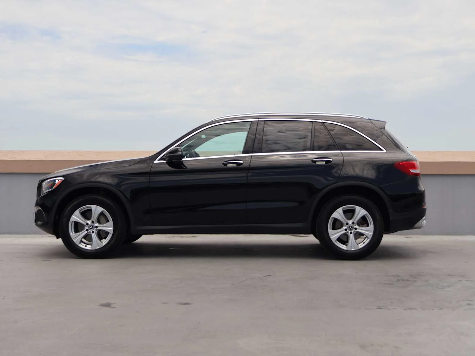 Used 2018 Black Mercedes-Benz GLC 300 image 5