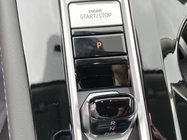 2025 Volkswagen Atlas SE w/Tech - Photo 18