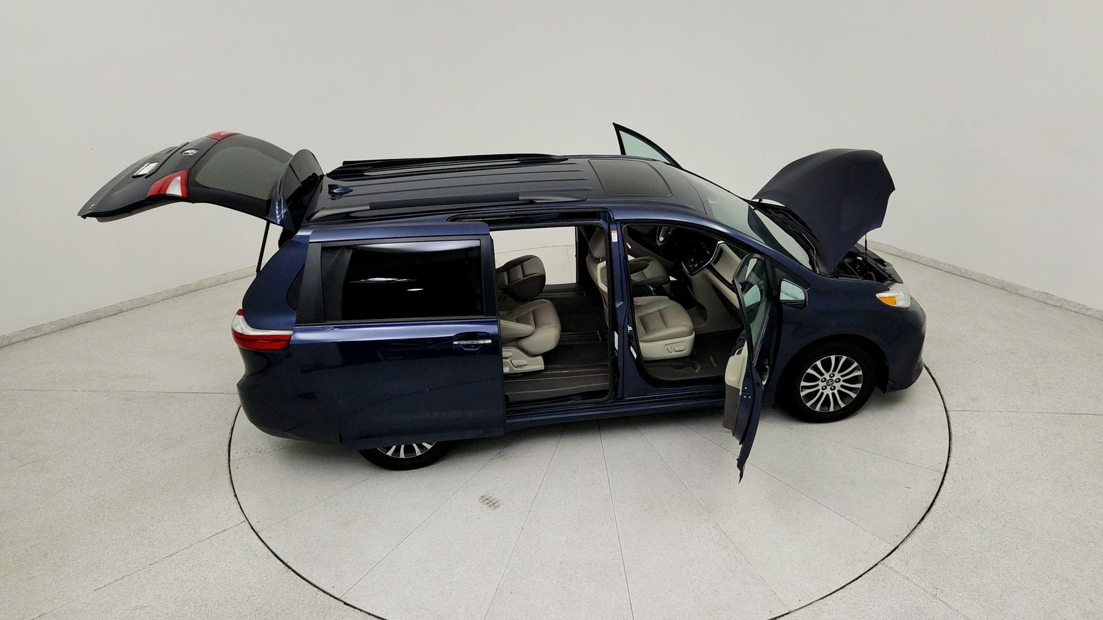 Used 2019 Beige Toyota XLE Premium image 24