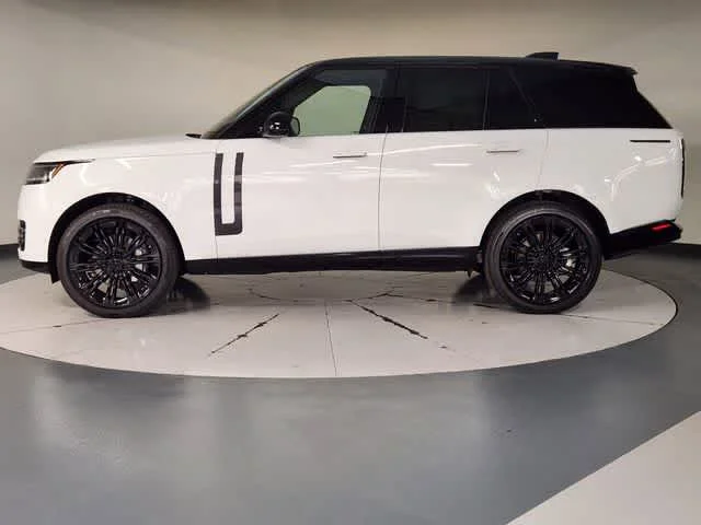 New 2026 Fuji White Land Rover SE - P400 SWB image 9