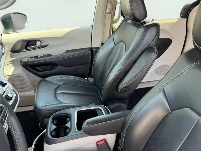 Used 2023 Black Chrysler Touring L image 10