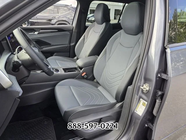 Certified Used 2025 Platinum Gray Metallic Volkswagen 2.0T SE R-LINE BLACK image 9