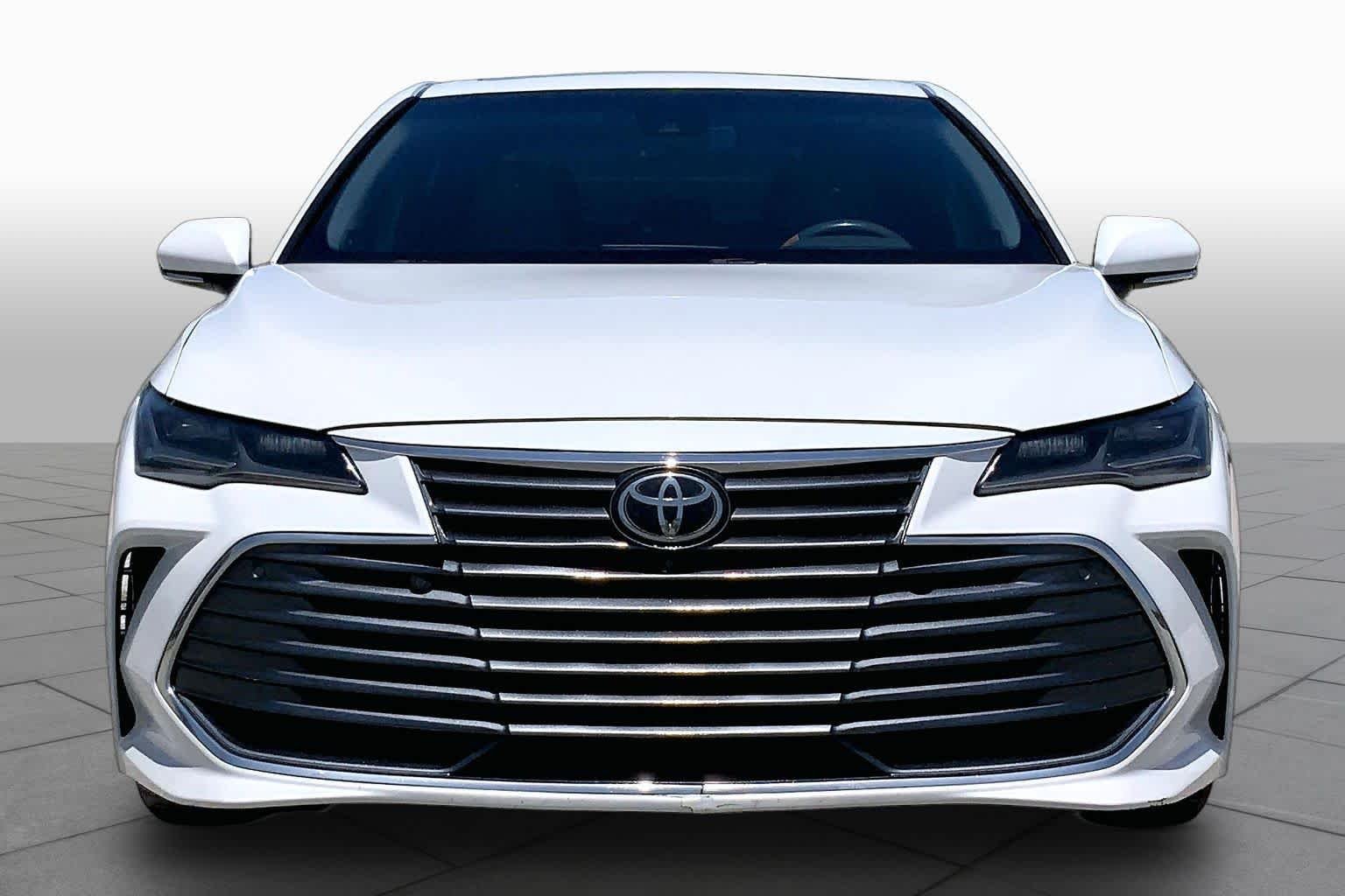 Used 2022 Wind Chill Pearl Toyota Limited image 4