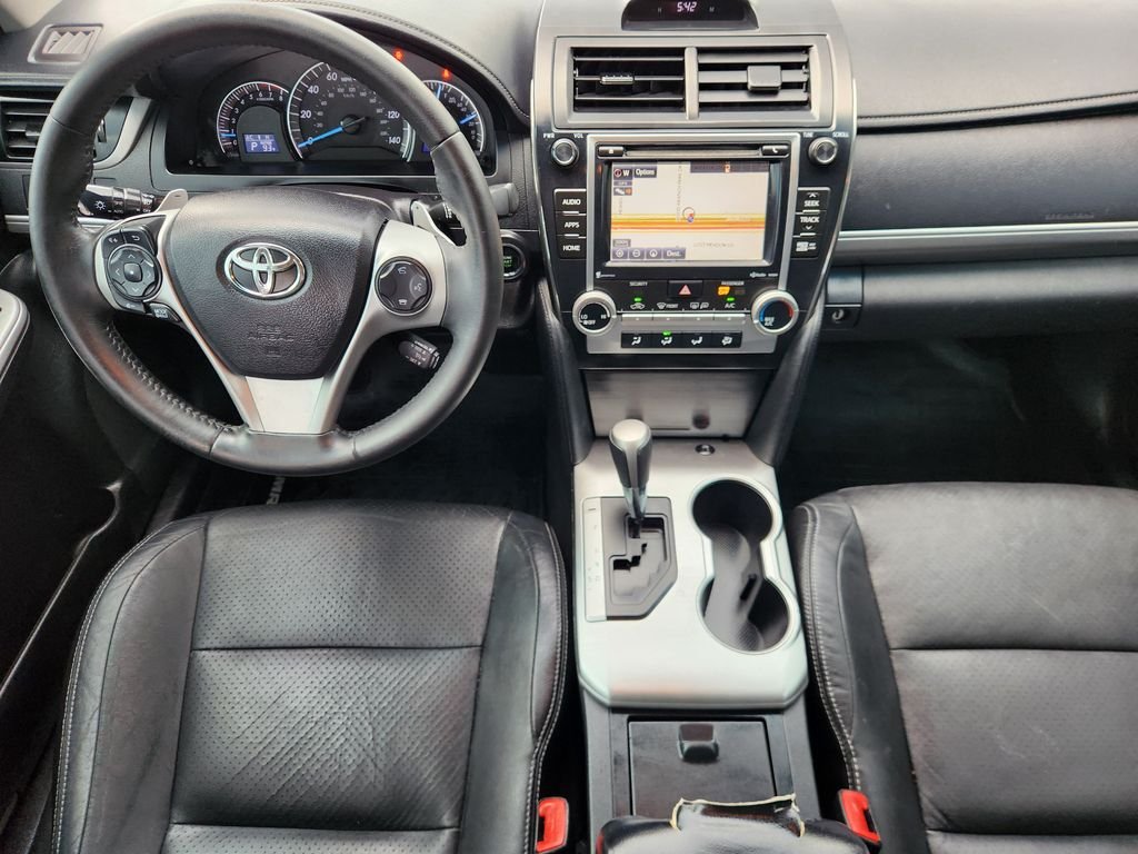 Used 2014 Blizzard Pearl Toyota SE image 26