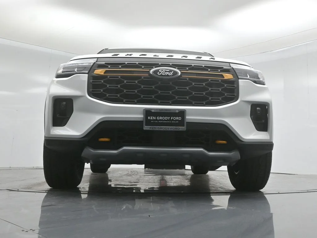 New 2026 Star White Metallic Tri-Coat Ford Tremor image 46