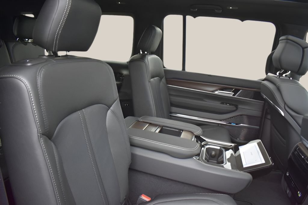 Used 2023 Black Jeep Base image 14