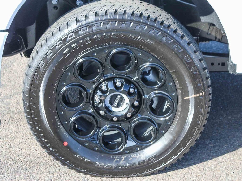 New 2026 Oxford White Ford XLT image 6