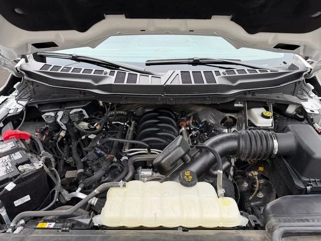 Used 2025 Oxford White Ford XLT image 19