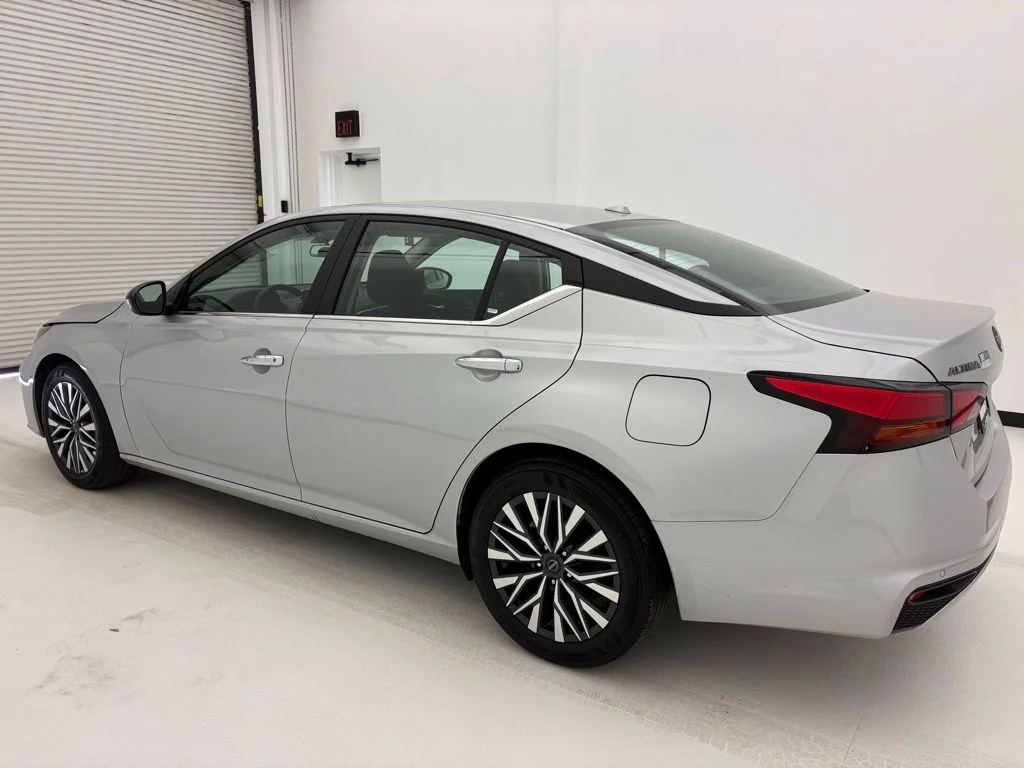 Used 2025 Silver Nissan 2.5 SV image 14