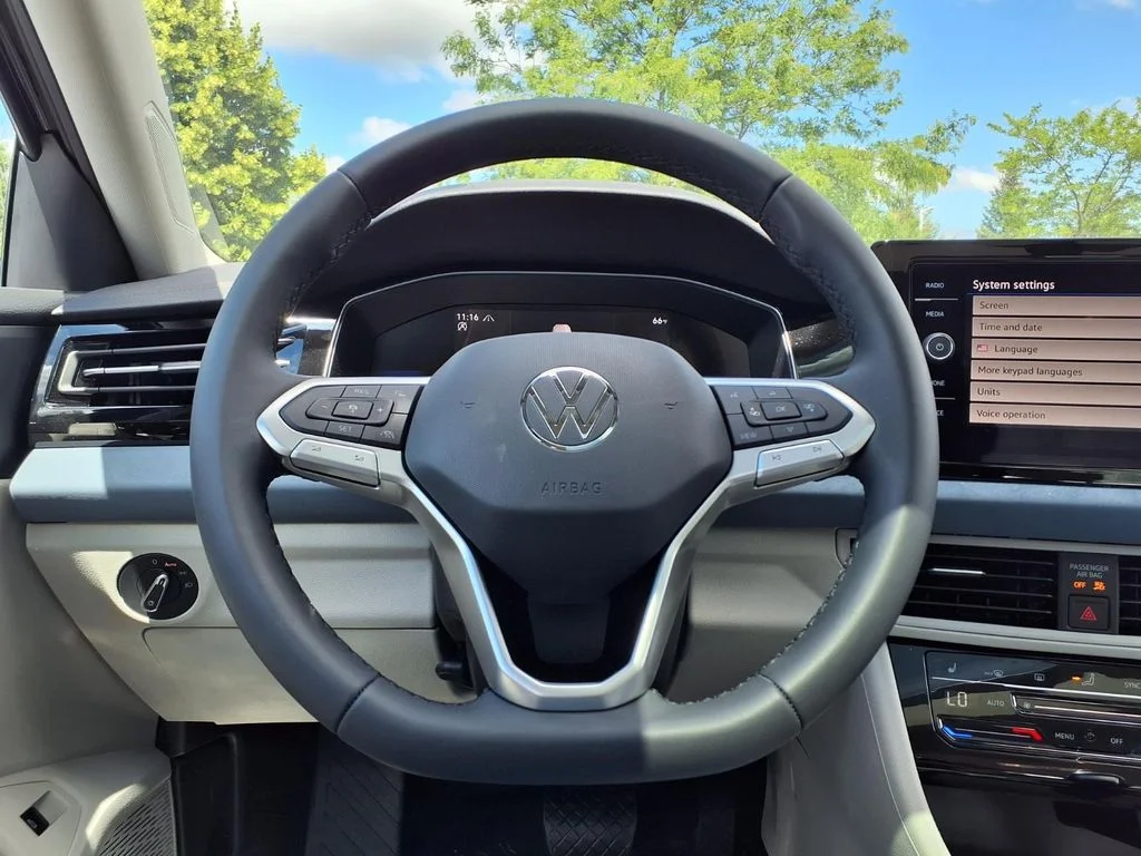New 2026 Deep Black Pearl Volkswagen 1.5T SE image 14