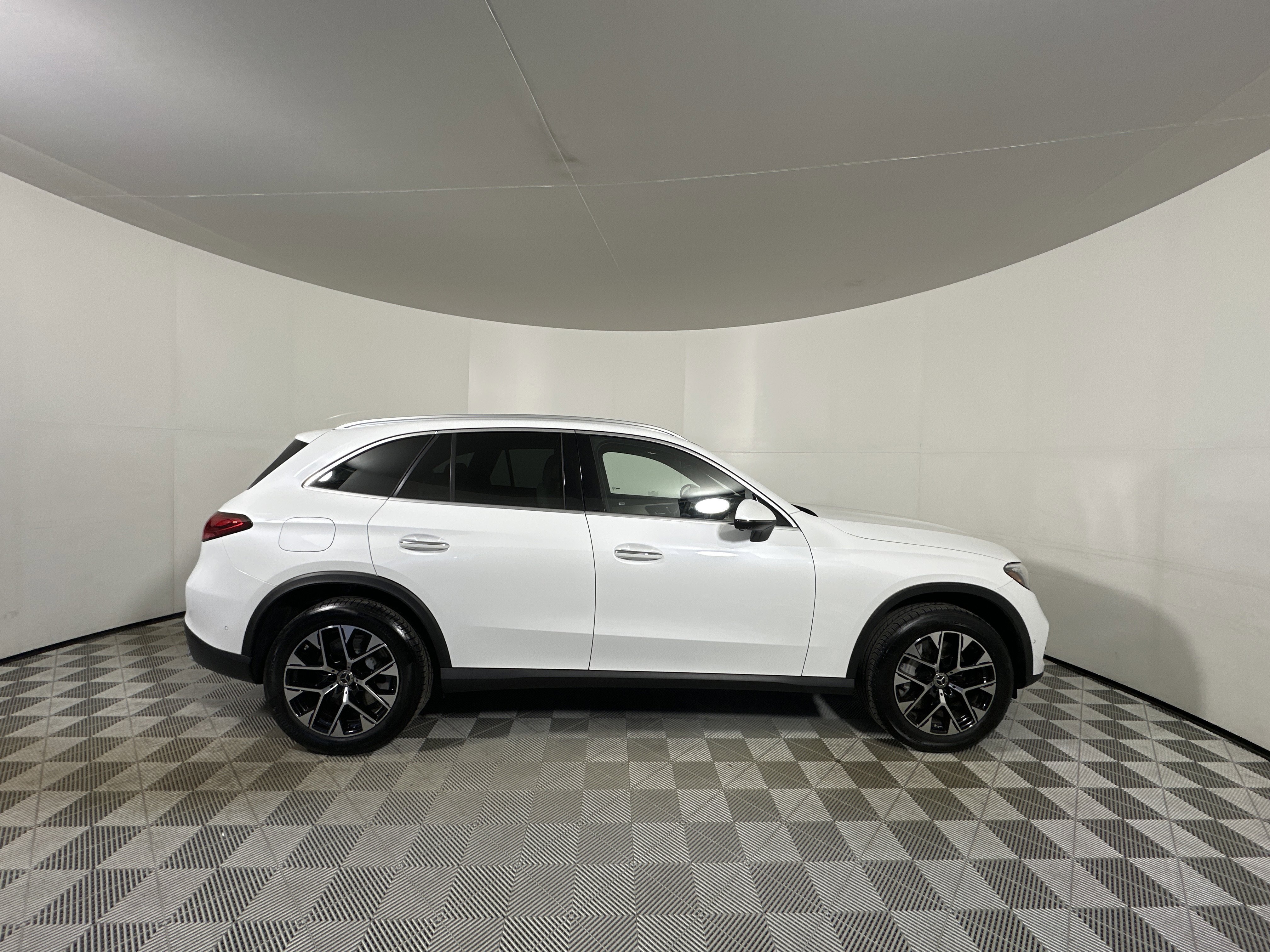 2025 Mercedes-Benz GLC Base - Photo 8