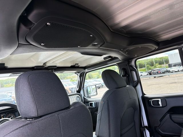 New 2026 Bright White Clear-Coat Exterior Paint Jeep 85th Anniversary Edition image 9