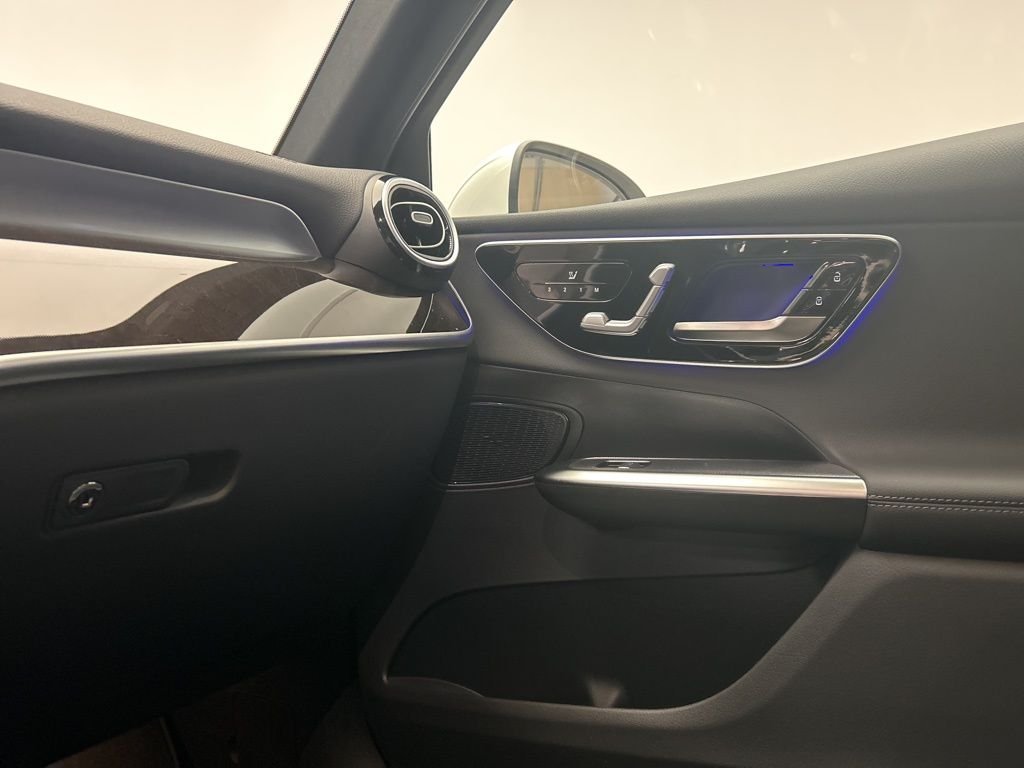 Used 2026 Polar White Mercedes-Benz GLC 300 image 20
