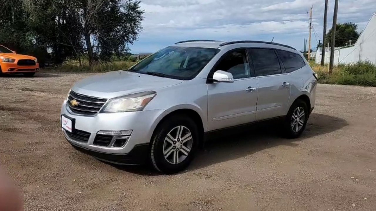 2017 Chevrolet Traverse 2LT photo 3