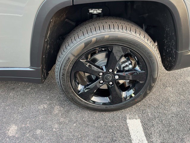 Used 2027 Gray Jeep Limited image 24