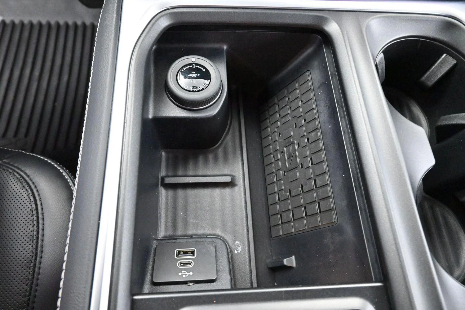 Used 2025 Black Ford Platinum image 32