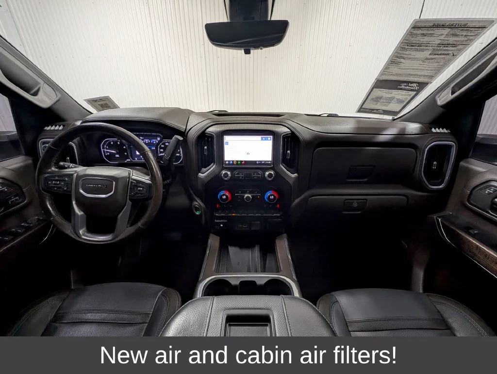 Used 2022 White Frost Tricoat GMC Denali image 3