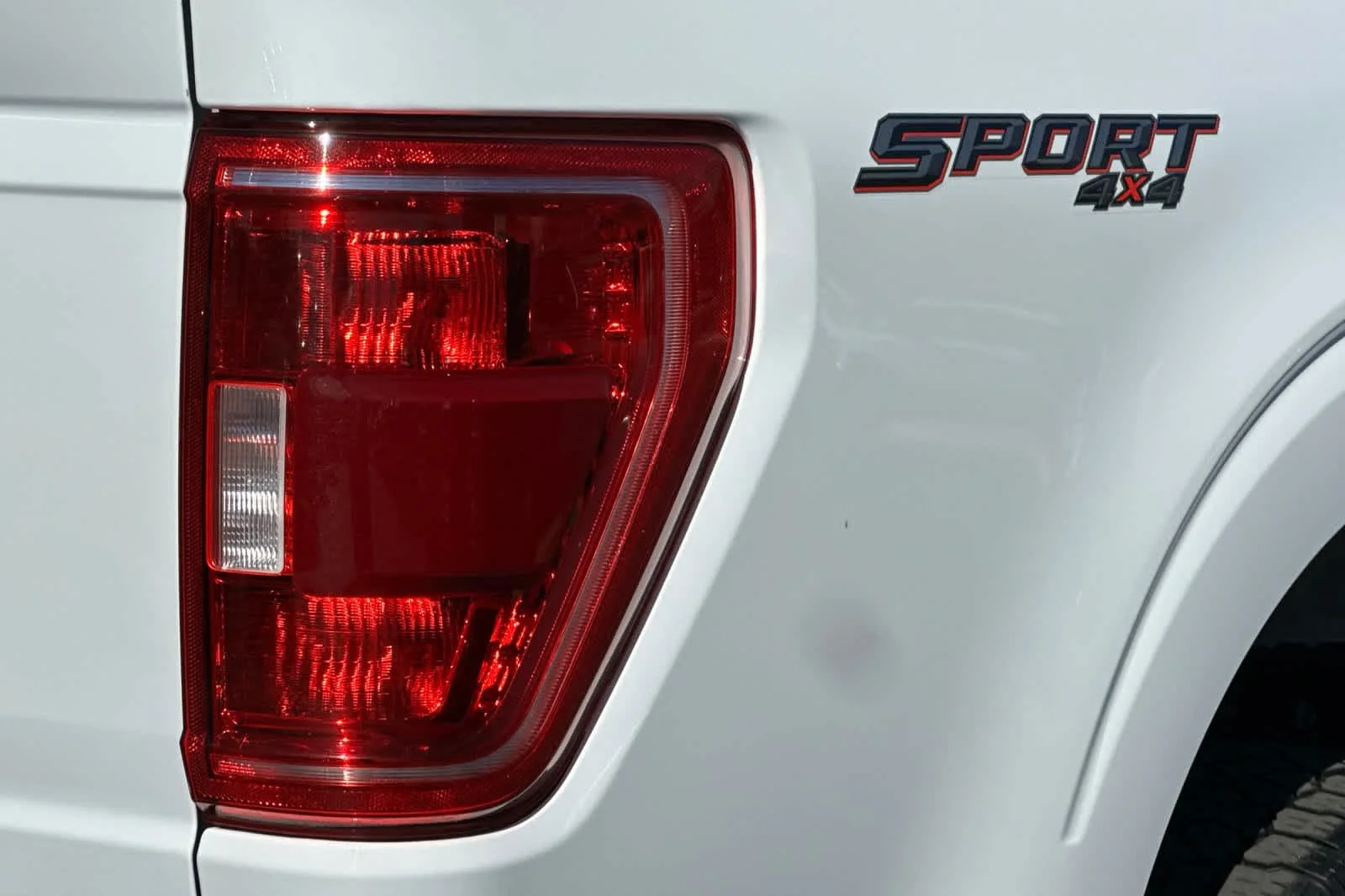 Used 2023 Oxford White Ford XLT image 27