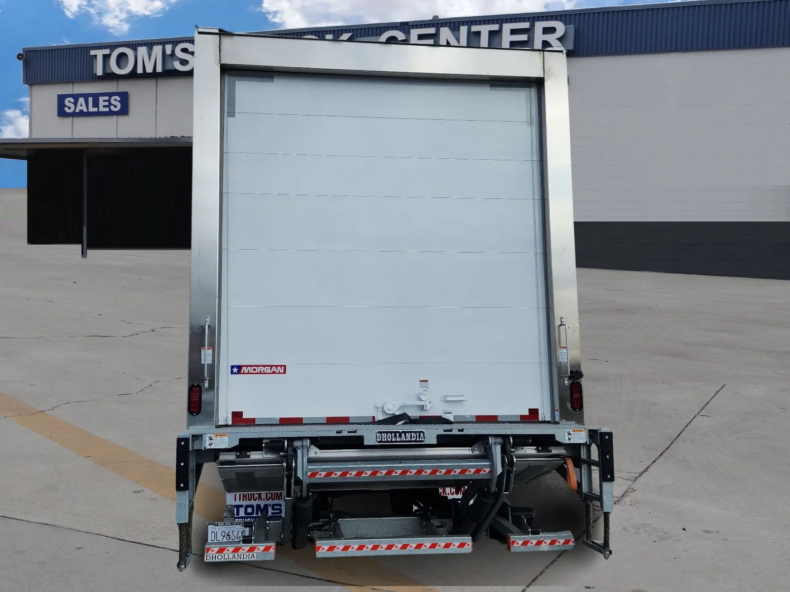 Used 2024 White Isuzu  image 4