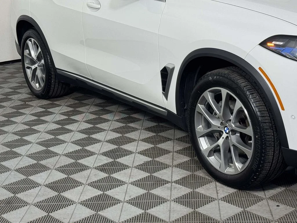 Used 2026 White BMW xDrive40i image 12