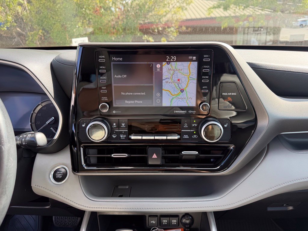 Used 2021 White Toyota XLE image 20