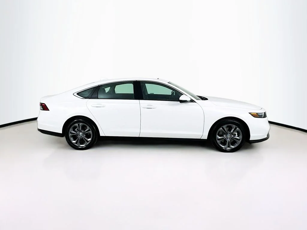 Certified Used 2025 Platinum Honda EX-L image 8