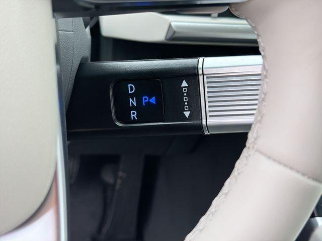 New 2027 Silver Hyundai SEL AWD image 22