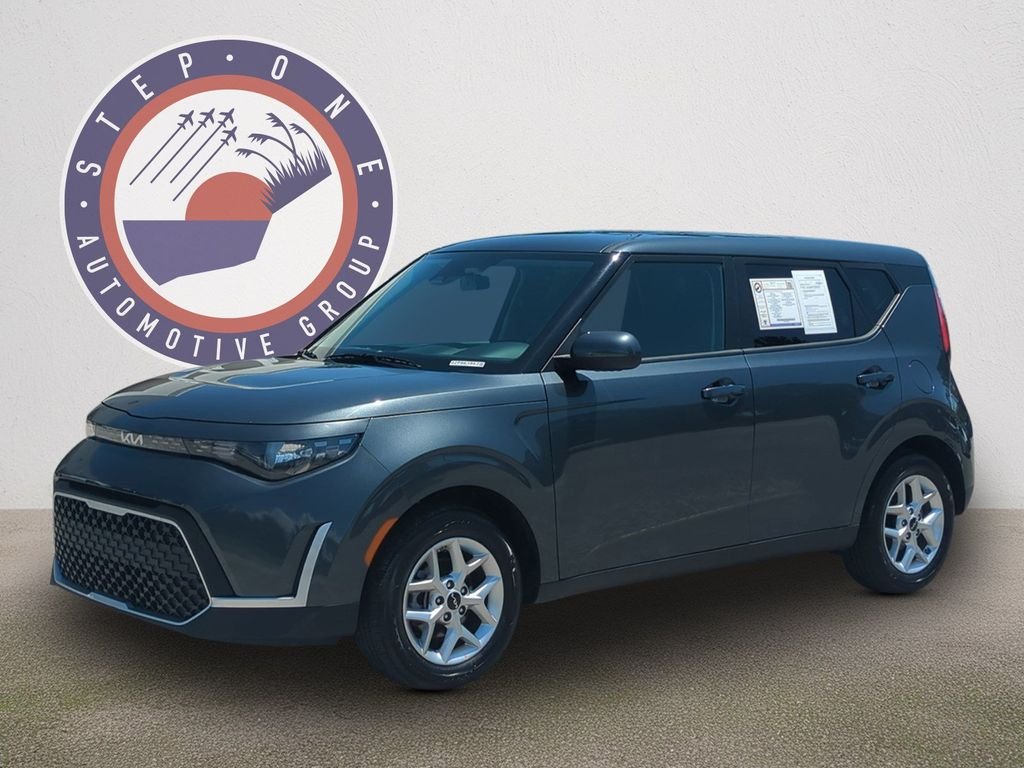 Used 2025  Kia LX image 2