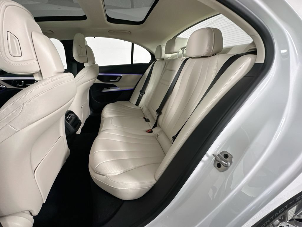 New 2026 MANUFAKTUR Moonlight White Metallic Mercedes-Benz E 350 image 58
