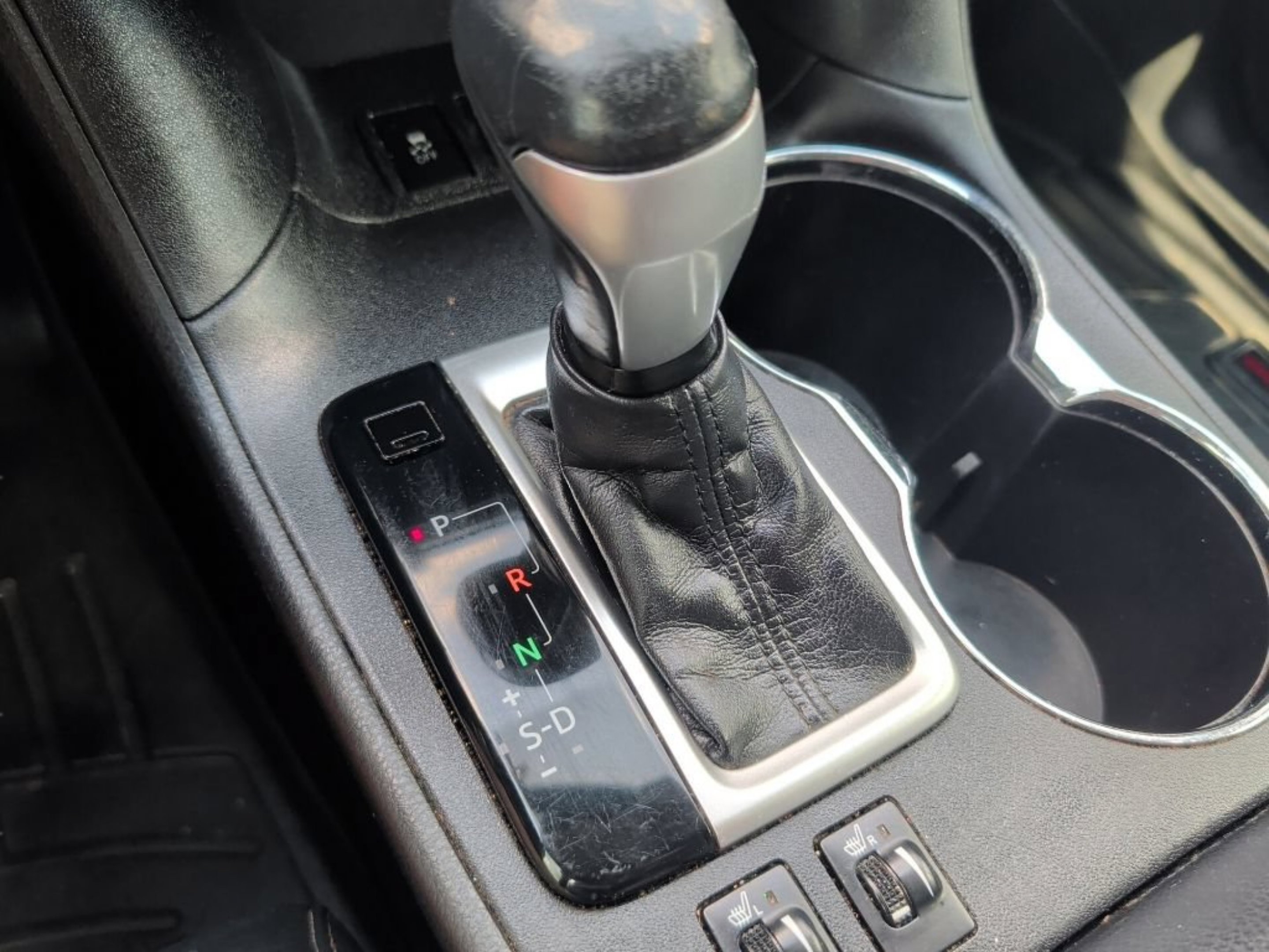Used 2016 Predawn Gray Mica Toyota XLE image 24
