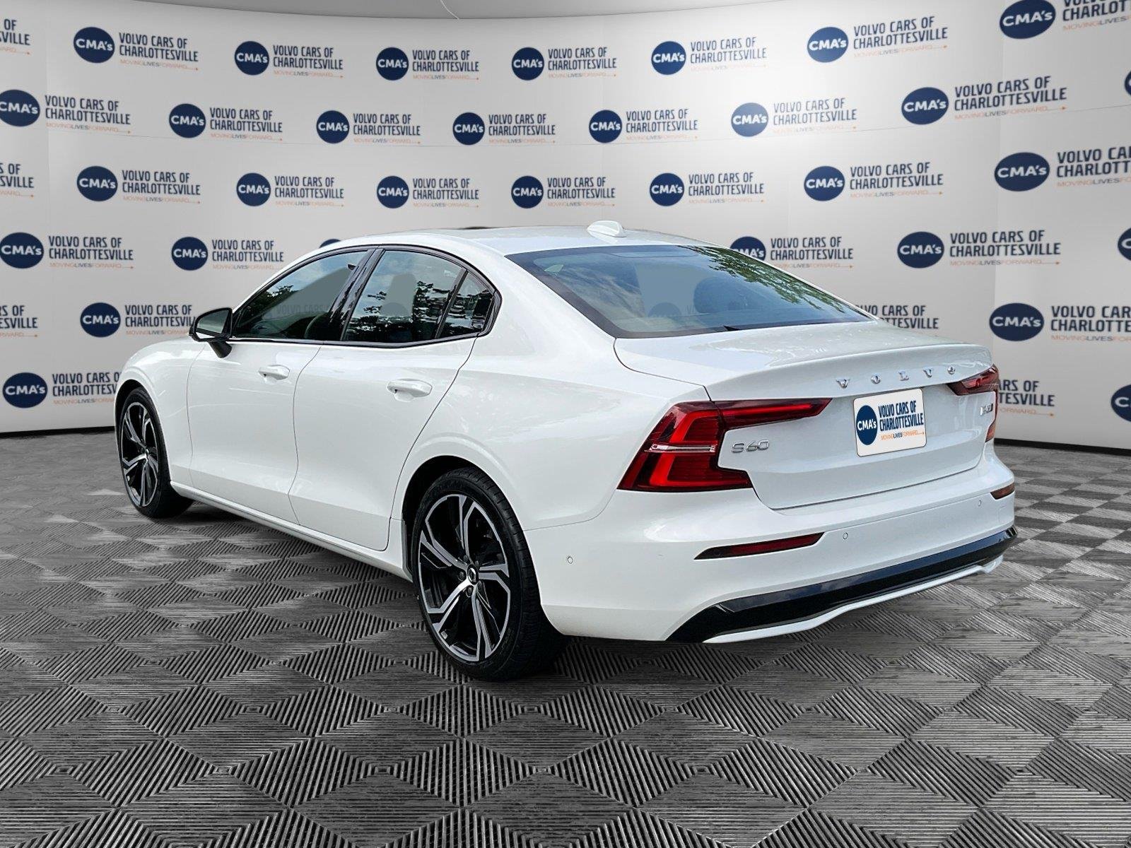 Used 2023 Crystal White Metallic Volvo Plus Dark Theme image 3