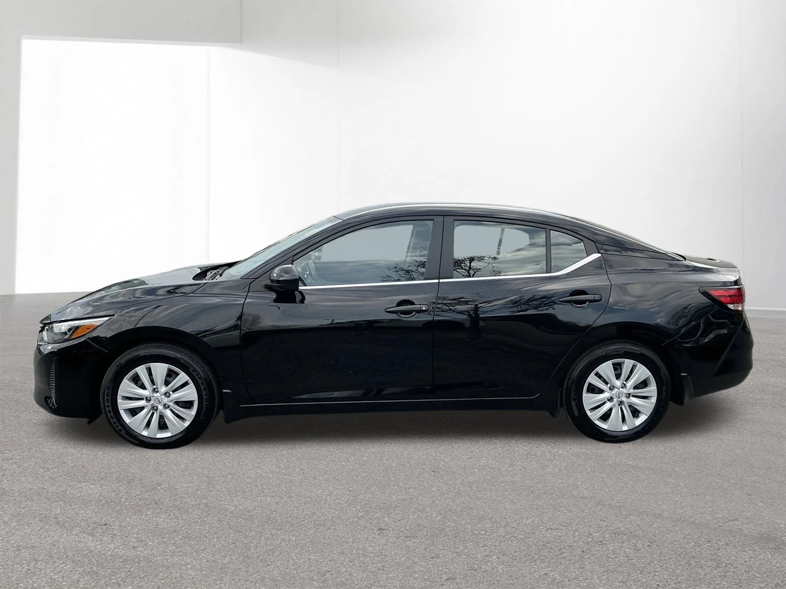 Used 2025 Super Black Nissan  image 6