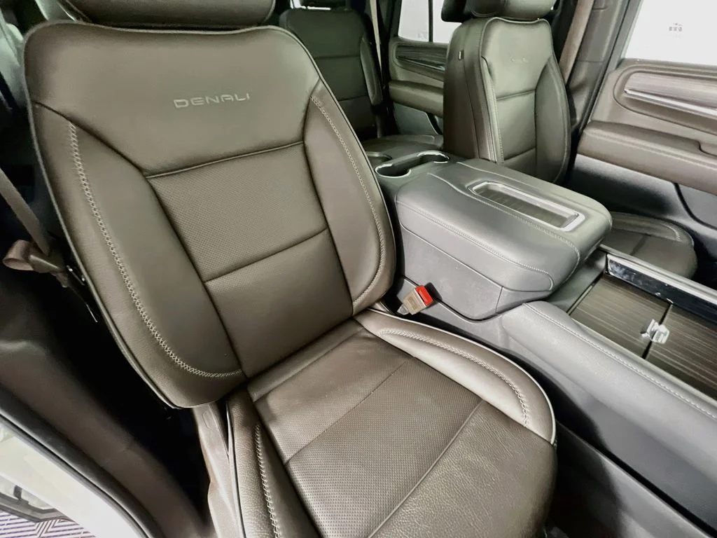 Used 2023 White GMC Denali image 31